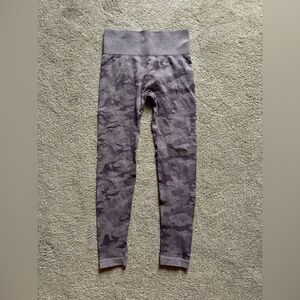 Gymshark Seamless Scrunch Leggings in Lavender Camo Size M